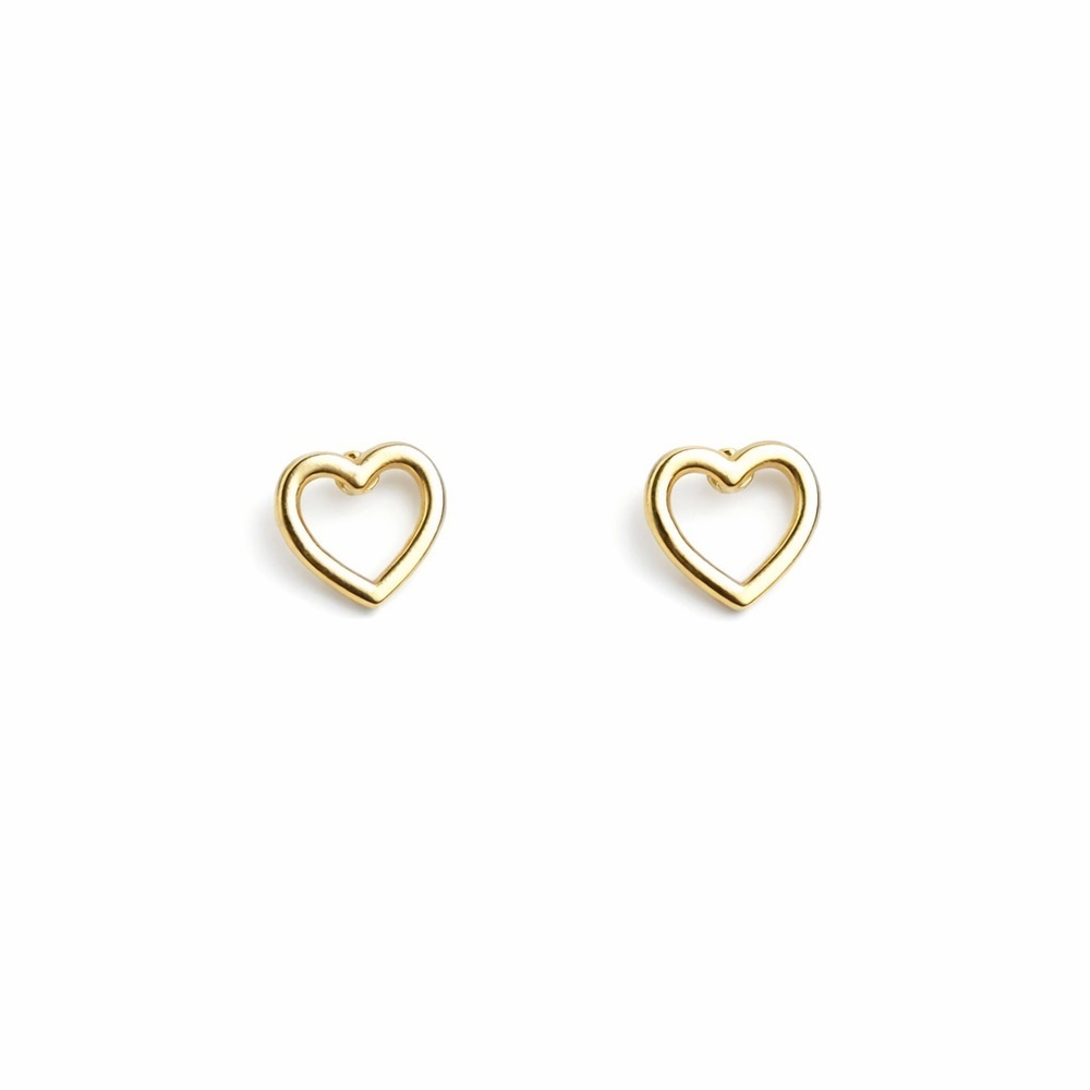 ⚜️ Elegant Gold Heart Stud Earrings